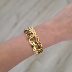 Elegant Monet Gold Toned Chain Bracelet- Good Condition